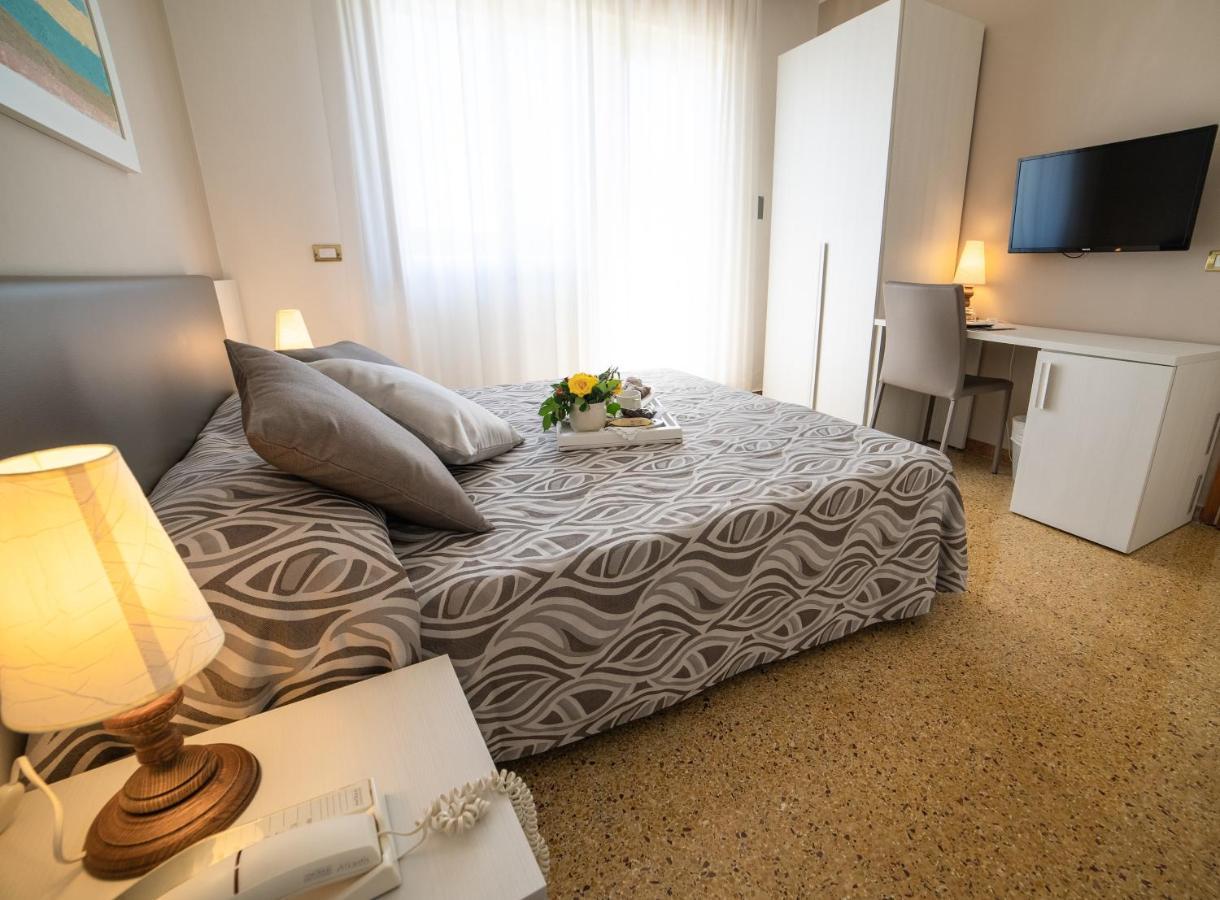Hotel Astoria Бібіоне Екстер'єр фото