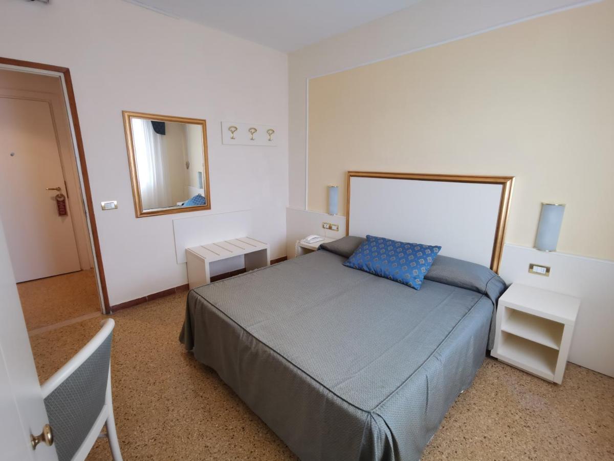 Hotel Astoria Бібіоне Екстер'єр фото