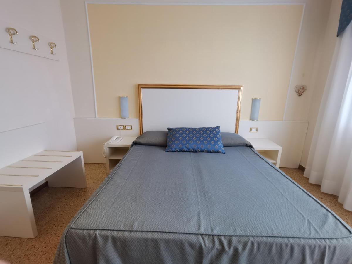 Hotel Astoria Бібіоне Екстер'єр фото