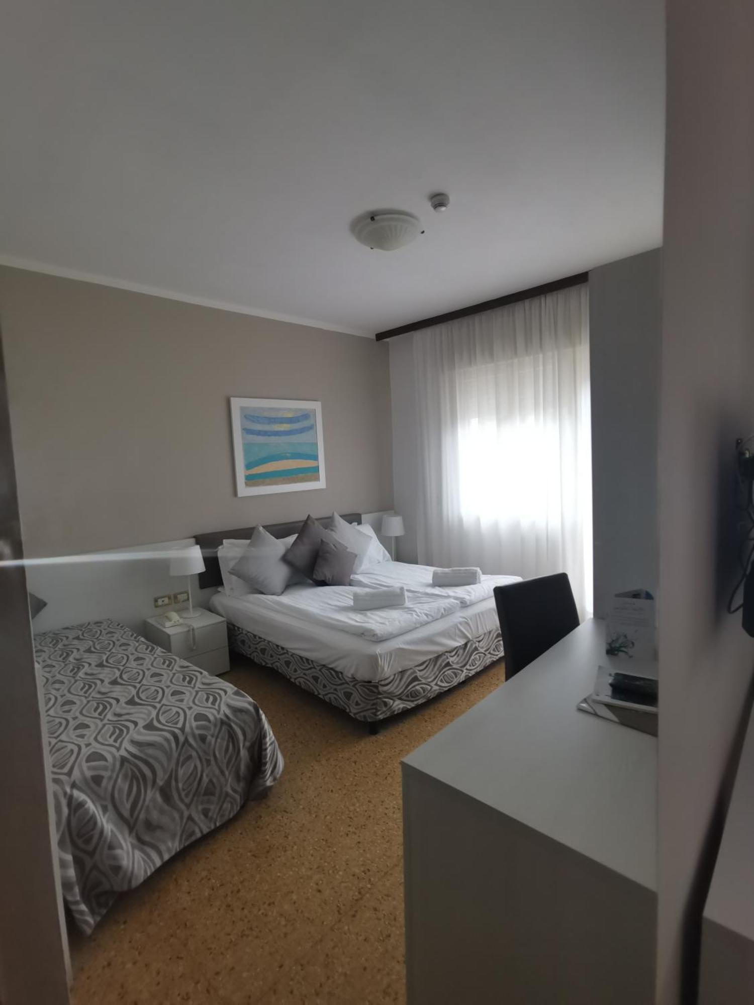 Hotel Astoria Бібіоне Екстер'єр фото