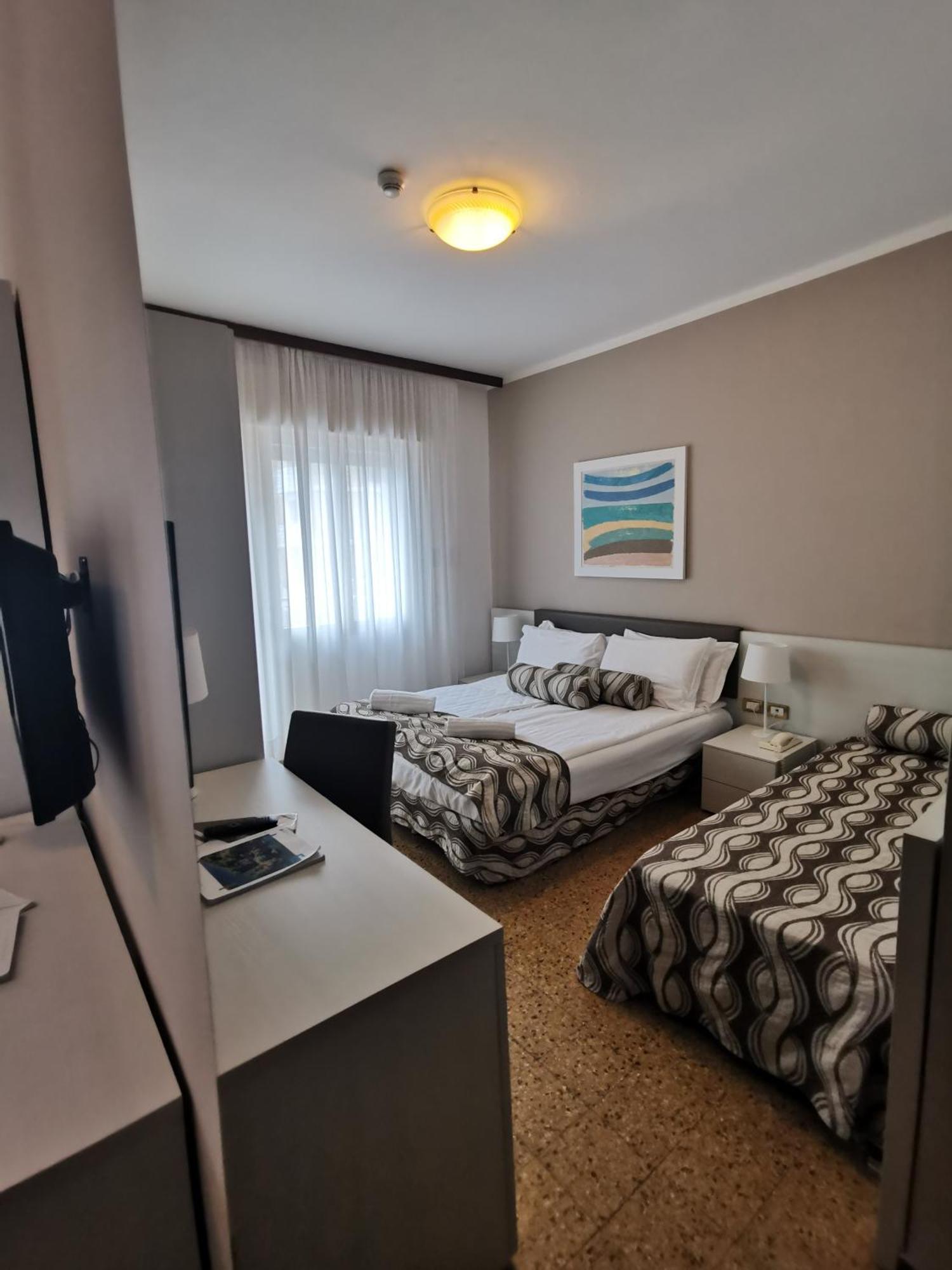Hotel Astoria Бібіоне Екстер'єр фото